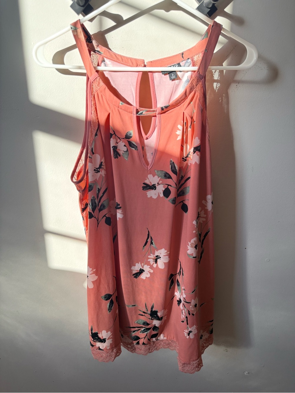 Torrid 2 light pink/coral floral tank with lace trim